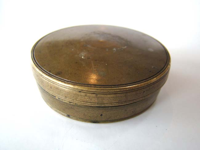 An early 18th century pocket sundial and compass circa 1720-1750 — image 3